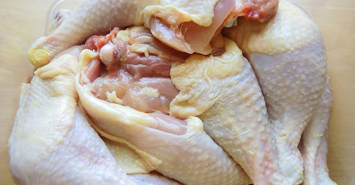 Há uma “epidemia escondida” há décadas na carne de frango