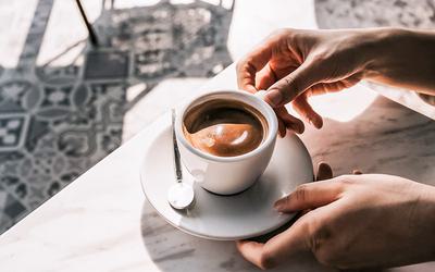 Está a pensar deixar de beber café? Conheça os benefícios