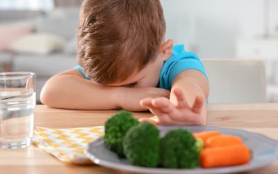 Neofobia alimentar infantil: saiba como lidar com o problema