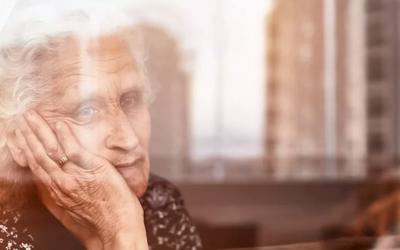 Sintomas depressivos podem acelerar declínio cognitivo em idosos