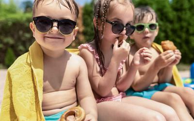 Crianças em férias: saiba como escolher os óculos de sol