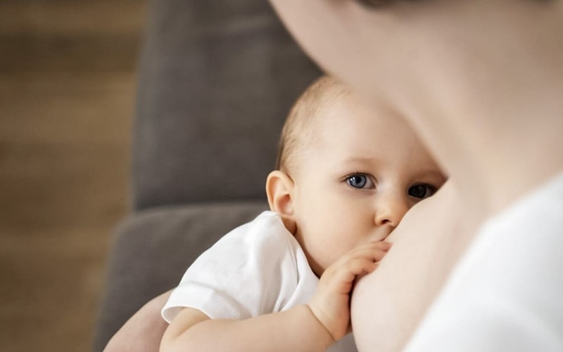 Amamentar pode reduzir risco de obesidade na pré-adolescência