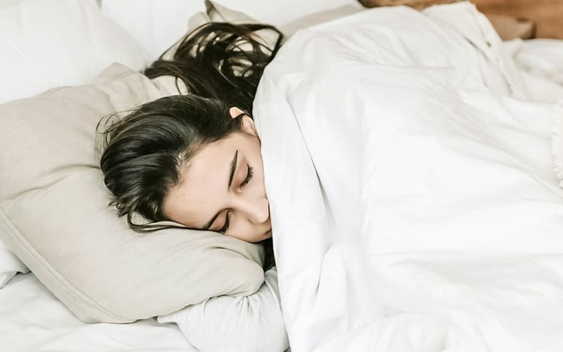 As mulheres precisam de dormir mais do que os homens